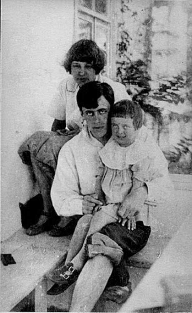 Счастливая семья: Сергей, Марина и Аля в 1916 году