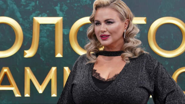 «Могу сильно укусить»: Анна Семенович рассказала о своем языке любви