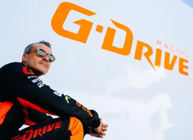 Российский гонщик Роман Русинов не подписал документ FIA об отказе от флага