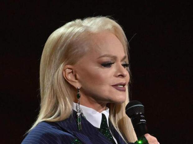 Лариса Долина подала в суд на курьеров, которые ее обманули, и требует 176 млн