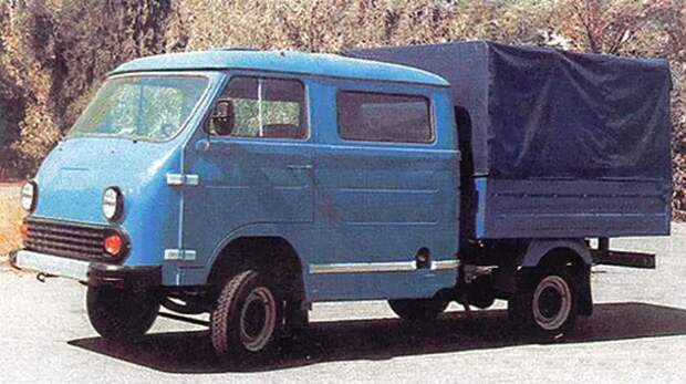 1992 год, ЕрАЗ-762ВДП. Пятиместный грузопассажирский пикап появился в начале 90-х, когда заводу, попавшему в крайне тяжёлое экономическое положение, нужно было как-то «крутиться».