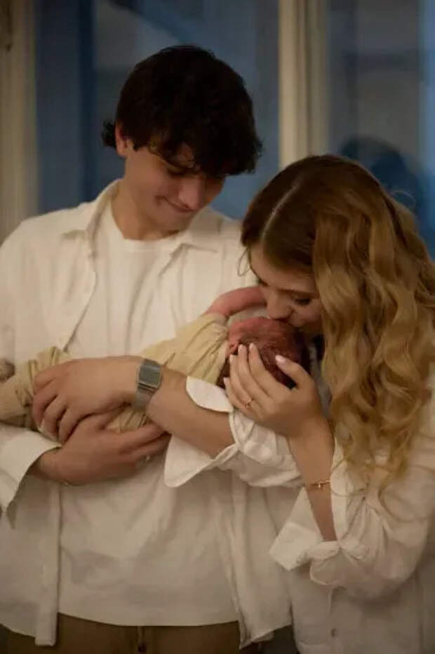 Александра Трусова и Макар Игнатов с сыном