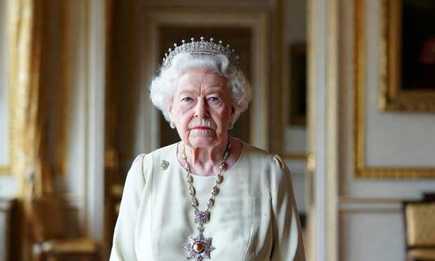 Биограф Лауни заявил, что королева Елизавета II к концу жизни страдала старческим слабоумием