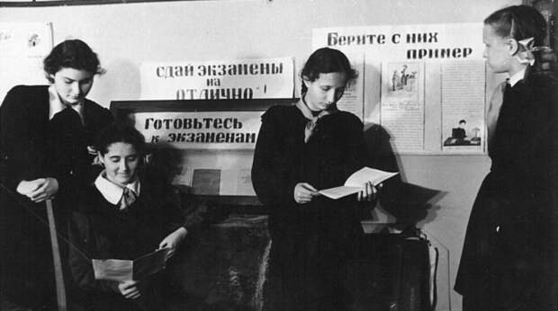 На уроках этики детей учили правилам поведения в обществе во взрослом возрасте / Фото: svoboda.org