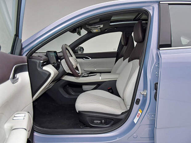 Просторный 192-сильный седан Changan — всего 72,9 тыс. юаней (830 тыс. рублей). Представлен обновленный Changan Eado