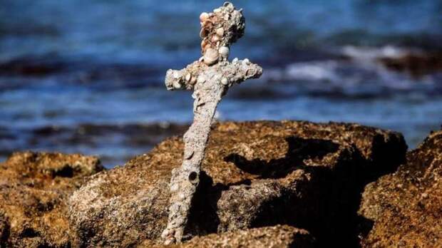 В Израиле на дне Средиземного моря нашли меч крестоносца