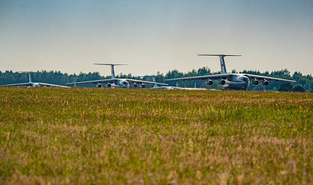 Молодые летчики осваивали военно-транспортные самолёты в Тверской области