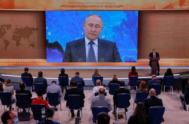 Journalists attend Russian President Vladimir Putin's annual end-of-year news conference, held online in a video conference mode, in Moscow, Russia December 17, 2020. REUTERS/Maxim Shemetov