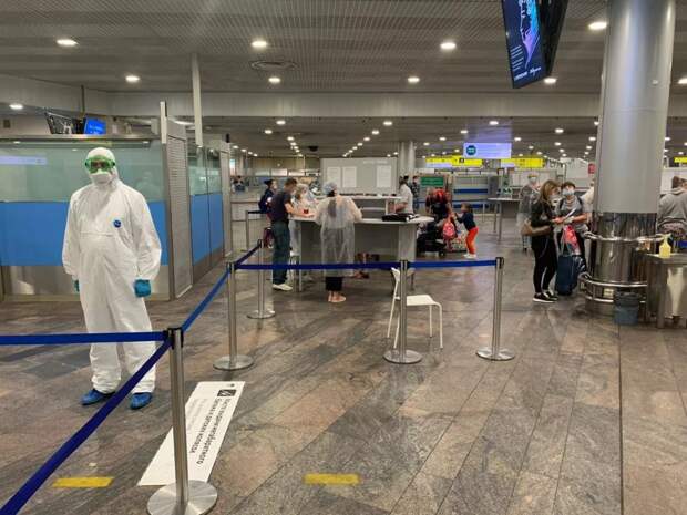 С начала лета спасатели встретили в аэропортах столицы около двадцати шести тысяч пассажиров