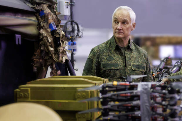 МО: Белоусов заслушал доклады офицеров в командном пункте группировки "Центр"