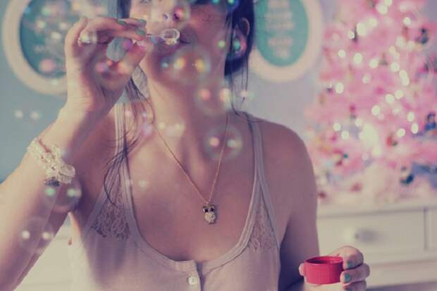 Мыльные пузыри избавляют от грустных мыслей. / Фото: Fonstola.ru