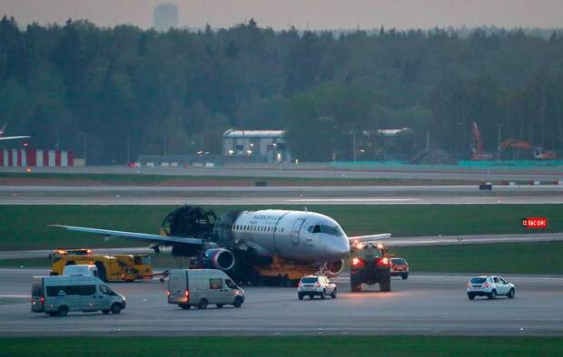 СК вменяет командиру SSJ-100 неправильные движения ручкой управления самолета при посадке