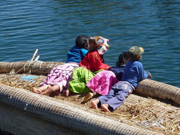 Плавучие тростниковые острова Урос на озере Титикака. Фото