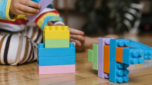 Как понять, что ребенок проглотил инородное тело? Объясняет врач