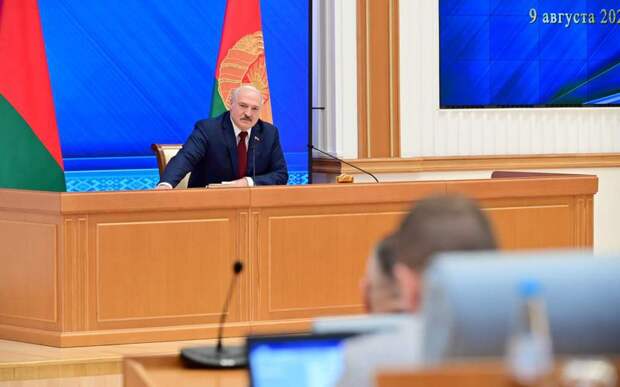 Президент Лукашенко — одиночество между Западом и Россией