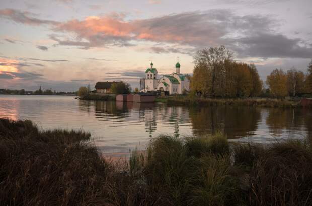 Живописный собор  в закатное время