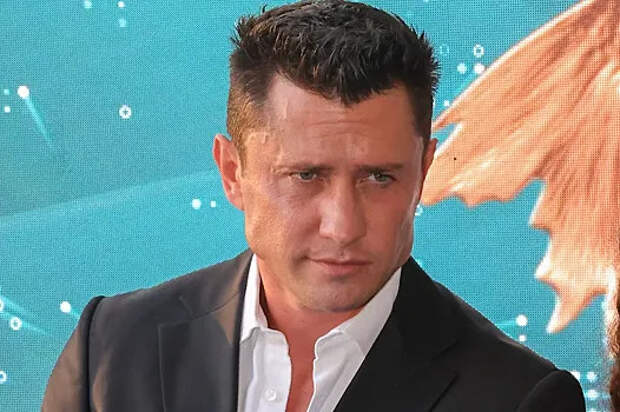 «Вычеркнул её из жизни»: Прилучный рассказал о тяжёлом разводе с Агатой Муцениеце