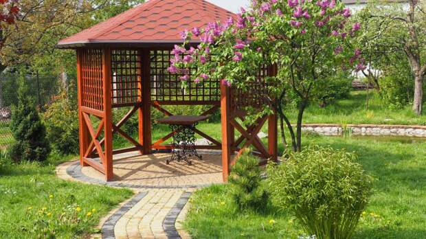 Как выбрать напольное покрытие для беседки