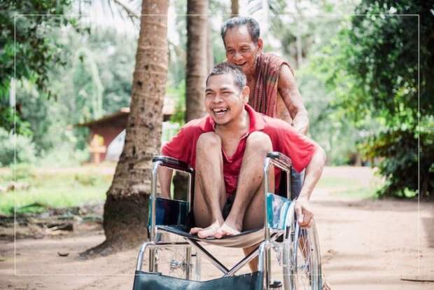 Инвалидное кресло для одной из деревень.