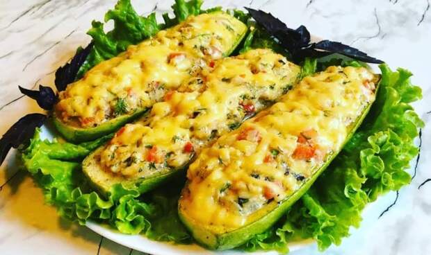 Кабачки под сыром. \ Фото: pinterest.com.