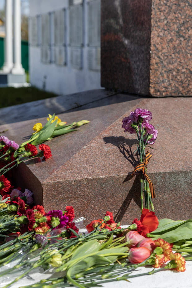 Памятник советским солдатам снесли в Ровно