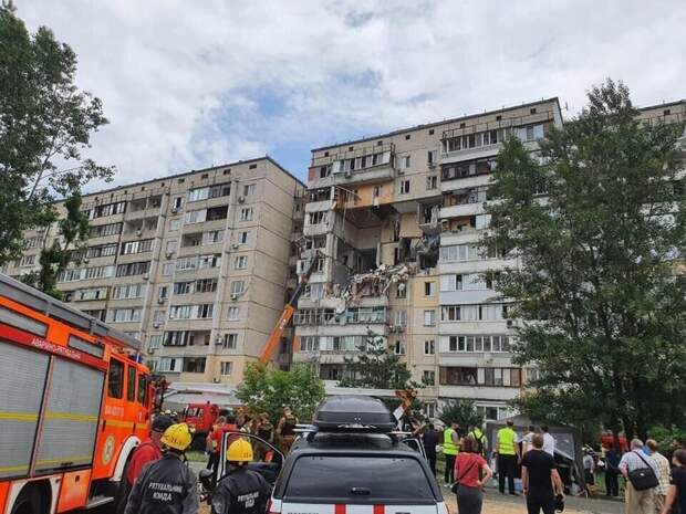 Взрыв в жилом доме в Киеве разрушил несколько, есть жертвы