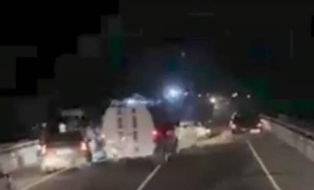 Видео с места гибели семьи в ДТП с трактором в Приморье