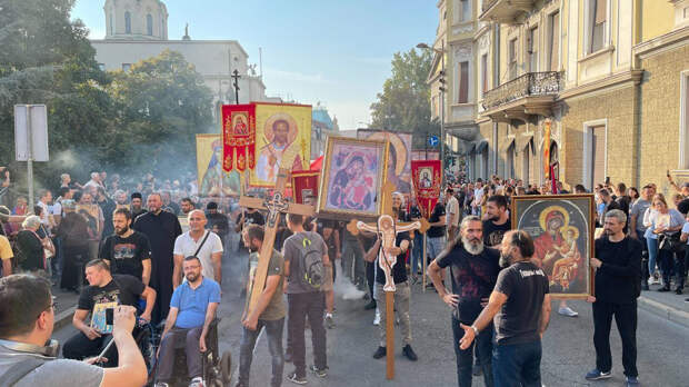Сербы вышли на протесты против шествия педерастов