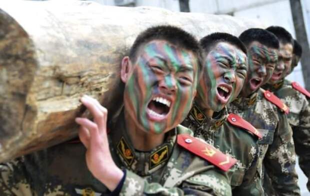 Тренировка солдат в китайской армии (30 фото)