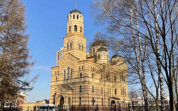 Митрополит Марк провел богослужение в Иоанно-Кронштадтском храме Рязани