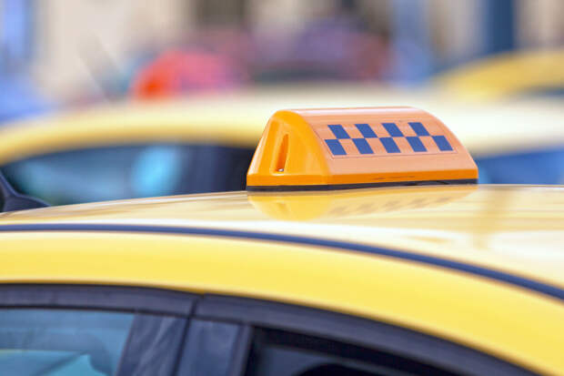 Россиянин должен отказаться от 335 поездок на такси ради отпуска в Турции