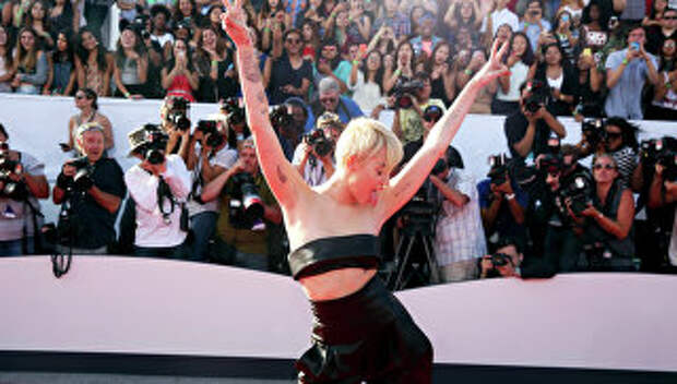 Певица Майли Сайрус на красной дорожке перед MTV Video Music Awards. Архивное фото