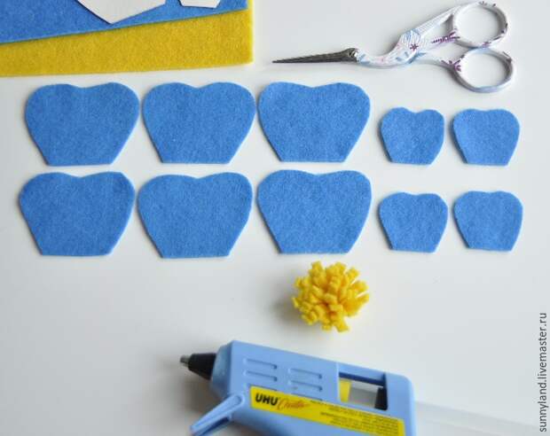 Делаем цветы из фетра для декоративной цифры