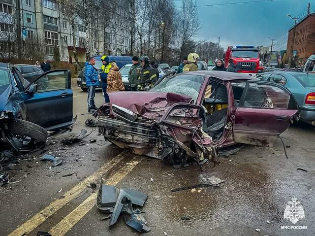 ДТП, Chevrolet, BMW, улица Нормандия-Неман