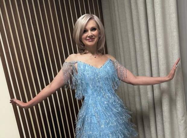 Певица Натали снялась в мини-платье