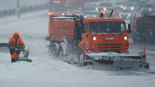 Более 145 тыс. человек привлекли к ликвидации последствий снегопада в Москве