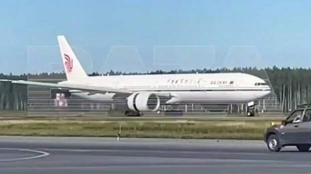 Самолет Air China экстренно приземлился в Нижневартовске / Фото: кадр из видео / Baza