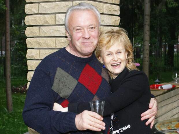 «Господь даровал ему именно такую кончину»: Дарья Донцова похоронила умершего от рака мужа