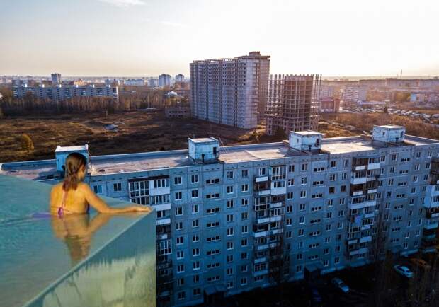 Если бы в Омске были открытые бассейны с видом на город: 7 угарных фото