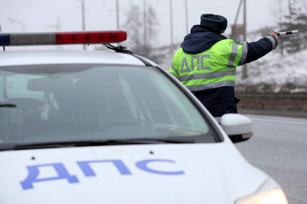 В российском городе опора ЛЭП рухнула на пассажирку автобуса