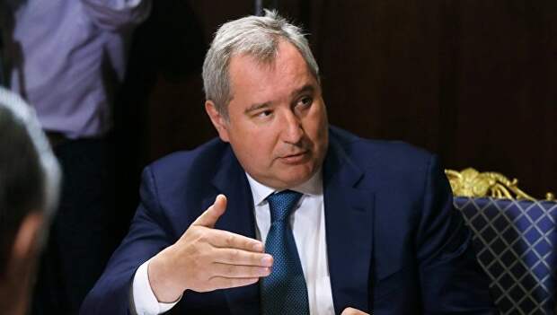 Заместитель председателя правительства РФ Дмитрий Рогозин на совещании председателя правительства РФ Дмитрия Медведева с вице-премьерами РФ. 19 июня 2017 Заместитель председателя правительства РФ Дмитрий Рогозин на совещании председателя правительства РФ Дмитрия Медведева с вице-премьерами РФ. 19 июня 2017