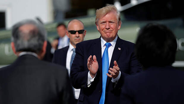 Президент США Дональд Трамп в аэропорту Манилы. 14 ноября 2017 Президент США Дональд Трамп в аэропорту Манилы. 14 ноября 2017