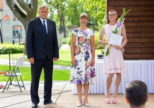 Земля тебе стекловатой, Эстония.