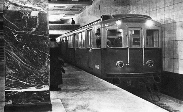 Как выглядело московское метро 80 лет назад