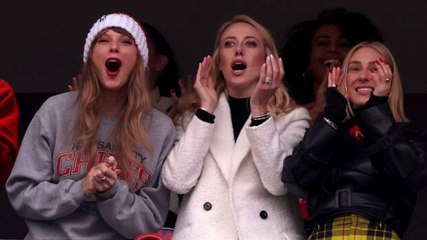 Taylor Swift Brittany Mahomes Travis Kelce Chiefs Patriots
