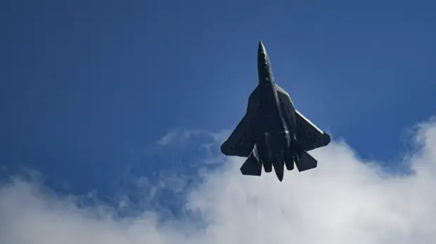 Мантуров высказался о возможности экспортных поставок двухместной версии Су-57