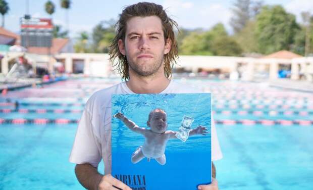 Мальчик с обложки альбома Nevermind подает в суд на группу Nirvana: "Неприятно, что меня видели голым"
