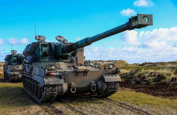 AHS Krab (Armatohaubica samobieżna Krab) — польская самоходная гаубица калибра 155 мм с длиной ствола 52 калибра. Принята на вооружение Сухопутными войсками Польши в 2010 году.