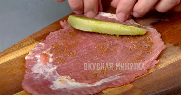 Очень простой рецепт вкусной закуски, которую и на праздничный стол можно подавать. Необычно! Это блюдо очень нравится моему мужу. Свекровь готовит такие "мясные пальчики" практически на все праздники.-5