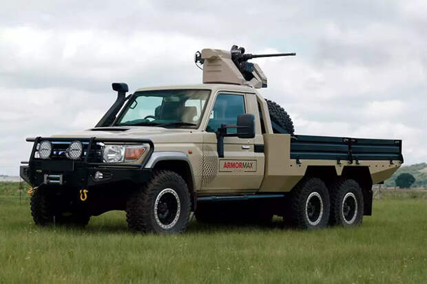 Компания из ЮАР превратила Toyota Land Cruiser в пикап с пулеметом